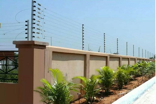 Solar-powered electric fencing on a perimeter wall